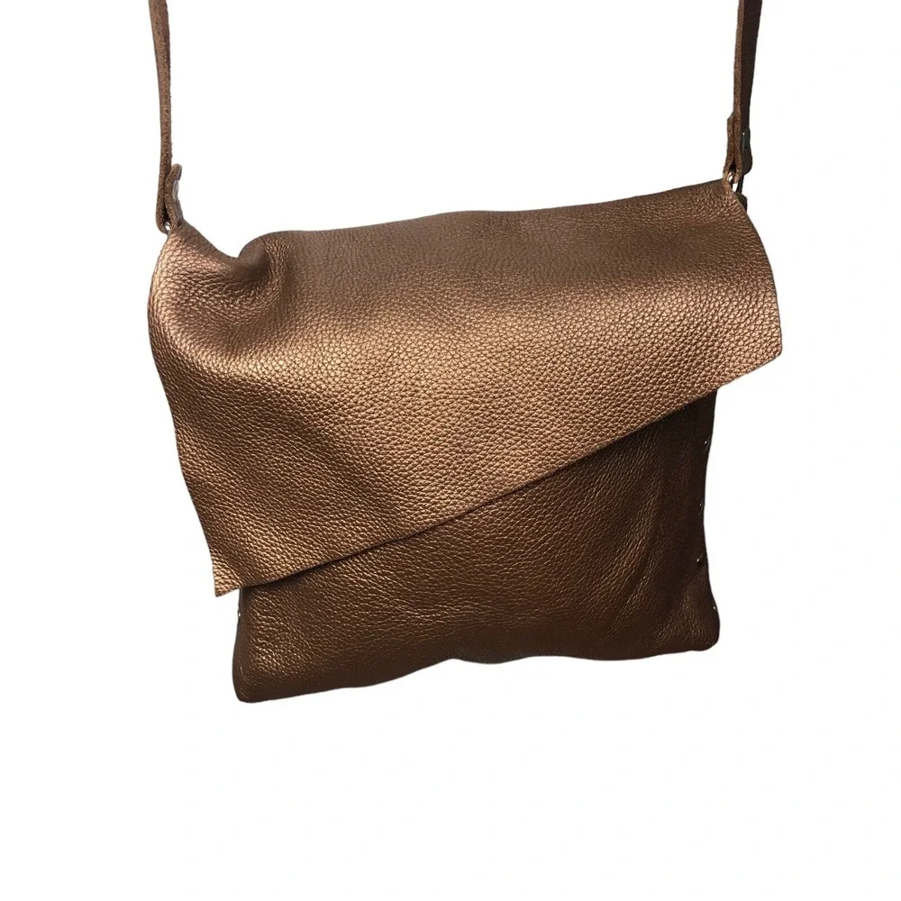 Gold Pebble Leather Purse Womens Grommet Open Flap Crossbody Vintage Y2K‎